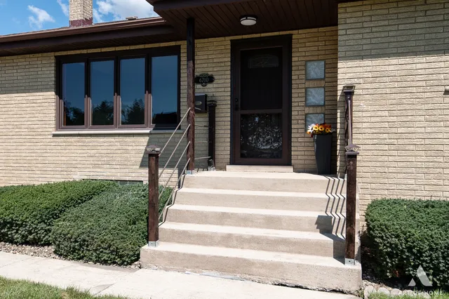$379,999 | 6710 West 115th Street, Worth, IL 60482