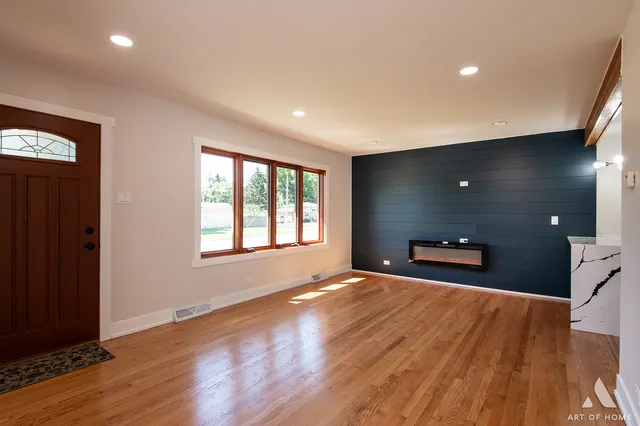 $379,999 | 6710 West 115th Street, Worth, IL 60482