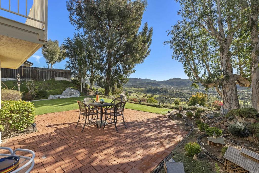 2332 Wind River Road El Cajon, CA 92019 - Photo 4 of 60