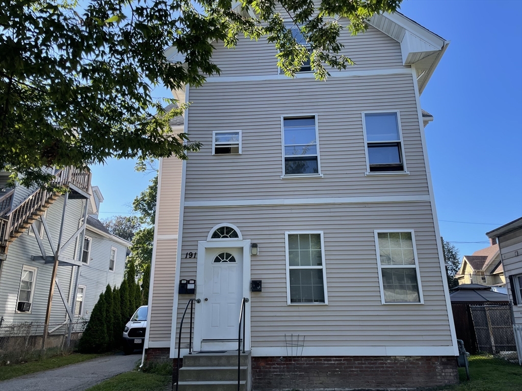 191 Walnut Street, Unit 3 Holyoke, MA 01040 - Photo 1 of 8