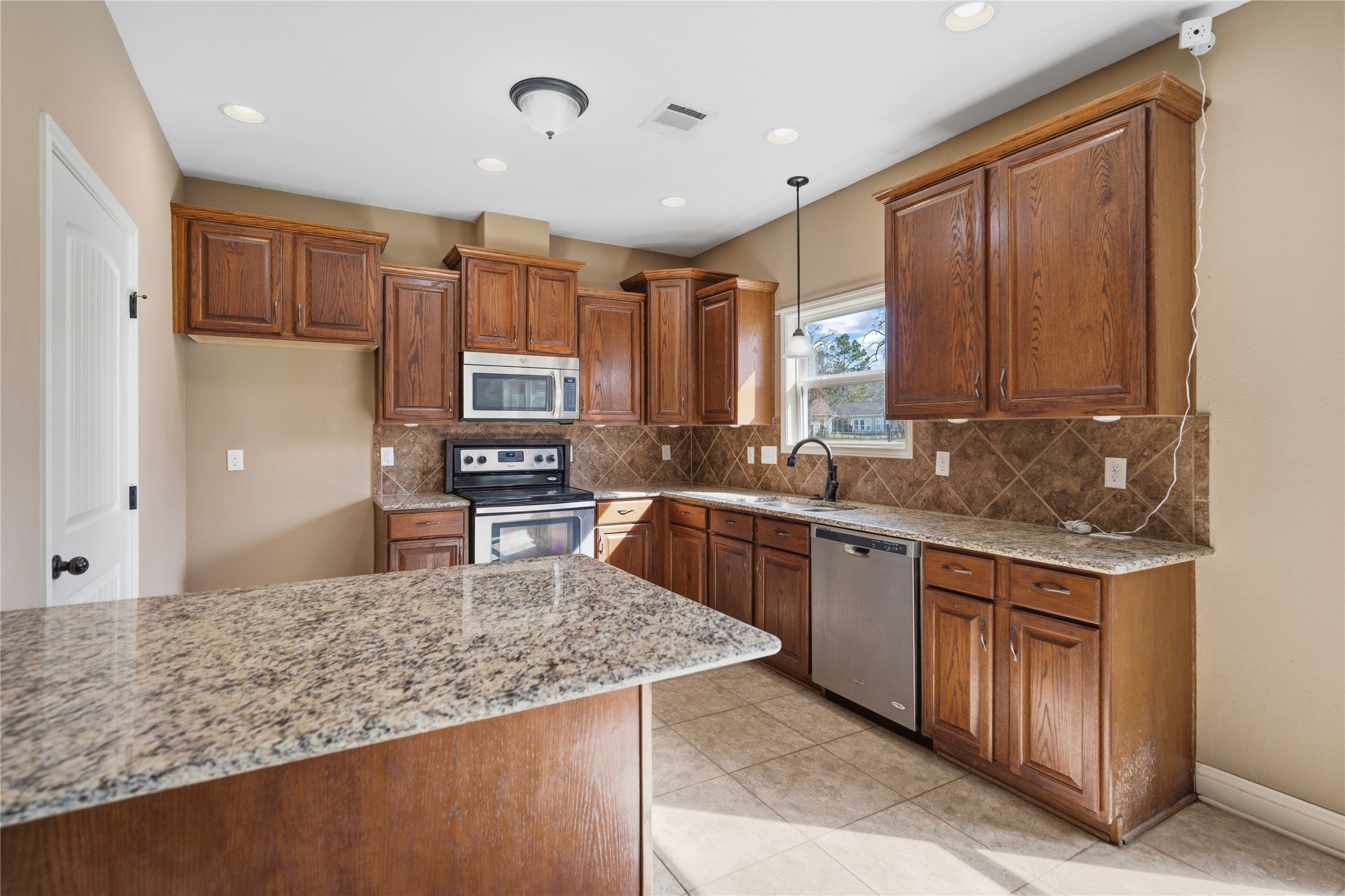14620 Lyric Road Conroe, TX 77302 - Photo 6 of 33