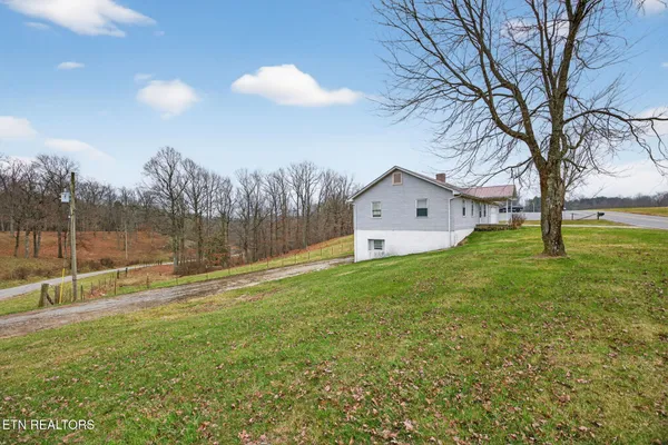 a view of a house with a backyard