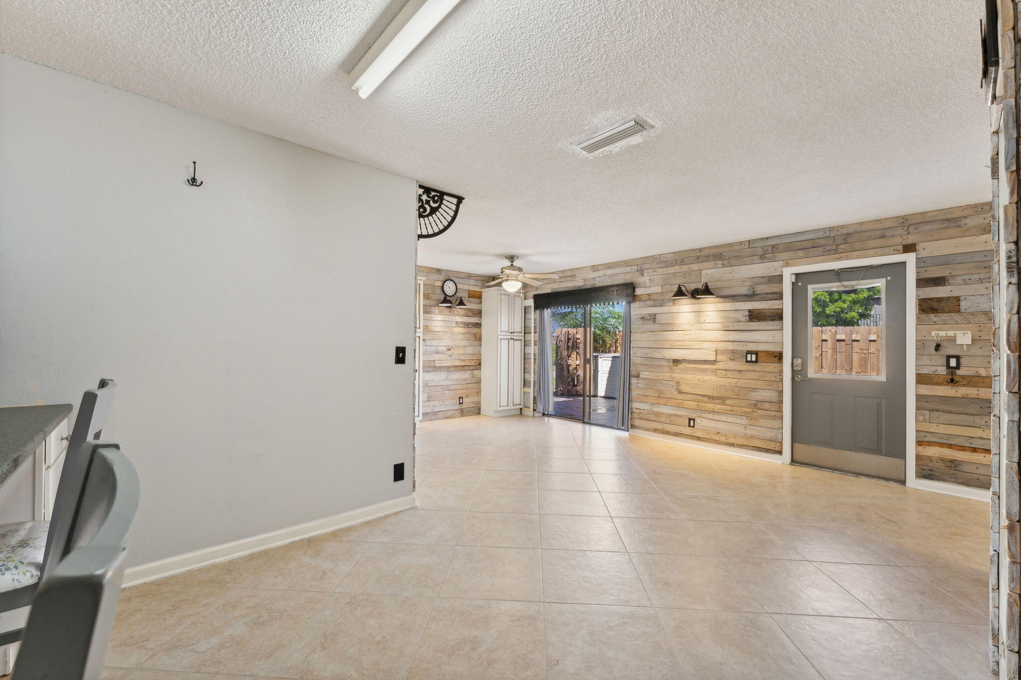 410 Arabian Road Palm Springs, FL 33461 - Photo 13 of 31 35-web-or-mls-DSC06916