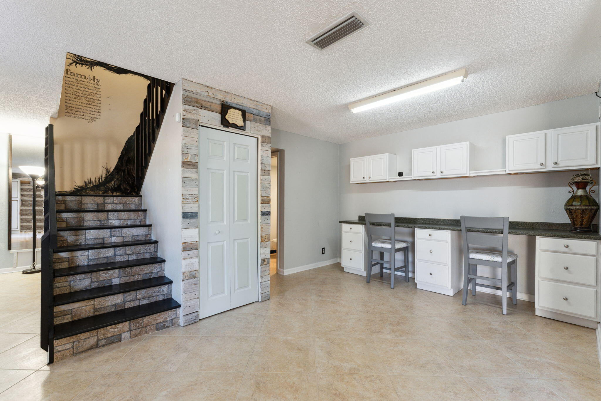 410 Arabian Road Palm Springs, FL 33461 - Photo 4 of 31 13-web-or-mls-DSC06921