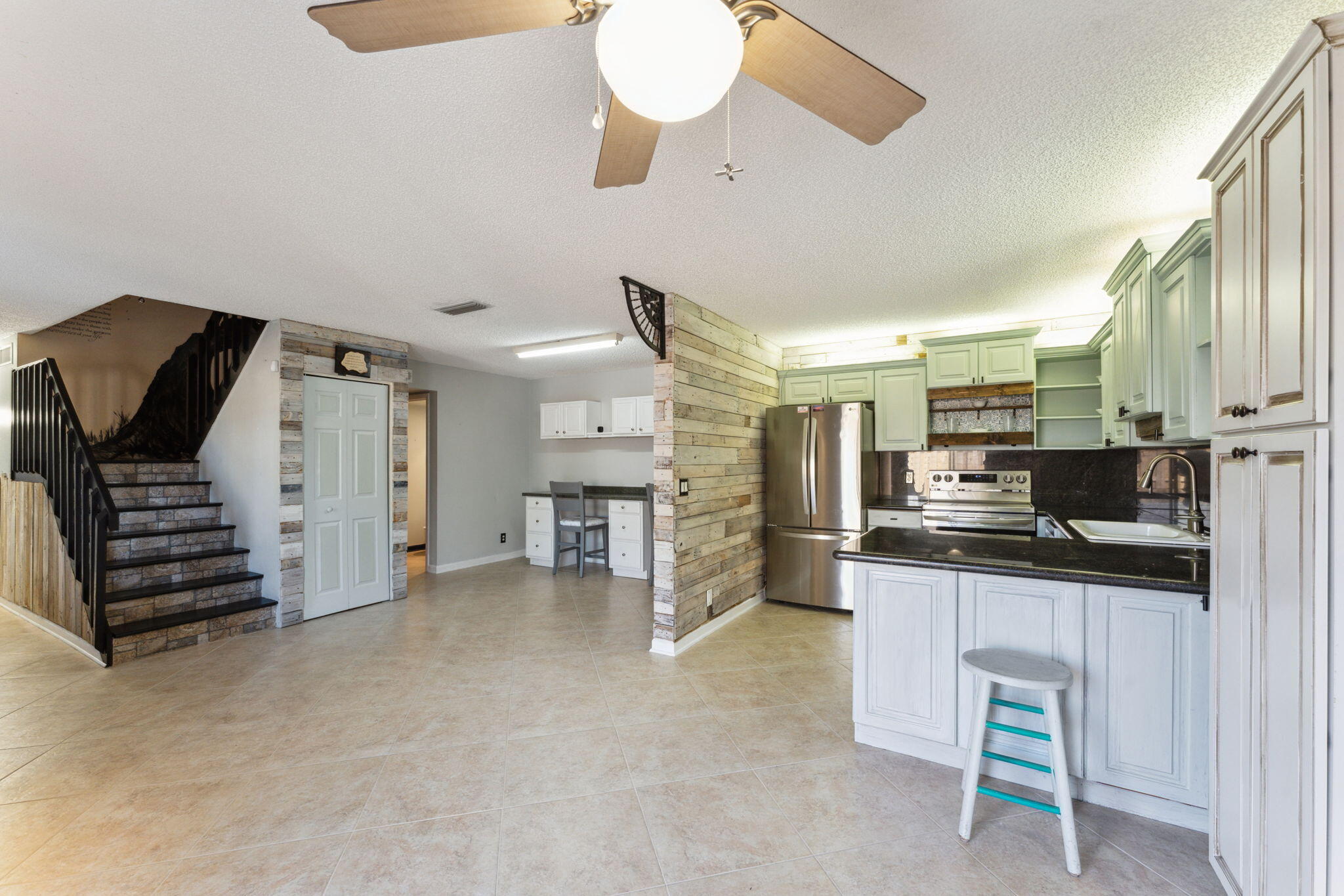 410 Arabian Road Palm Springs, FL 33461 - Photo 8 of 31 10-web-or-mls-DSC06892