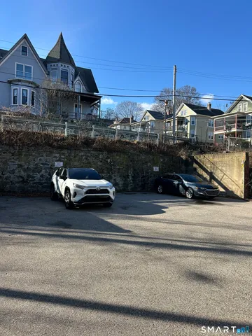 $1,500 | 214 Broadway, Unit 2, Norwich, CT 06360