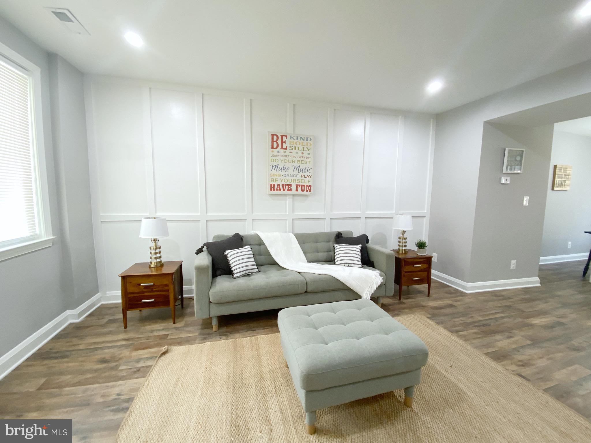 907 Kevin Road Baltimore, MD 21229 - Photo 3 of 17 Living room