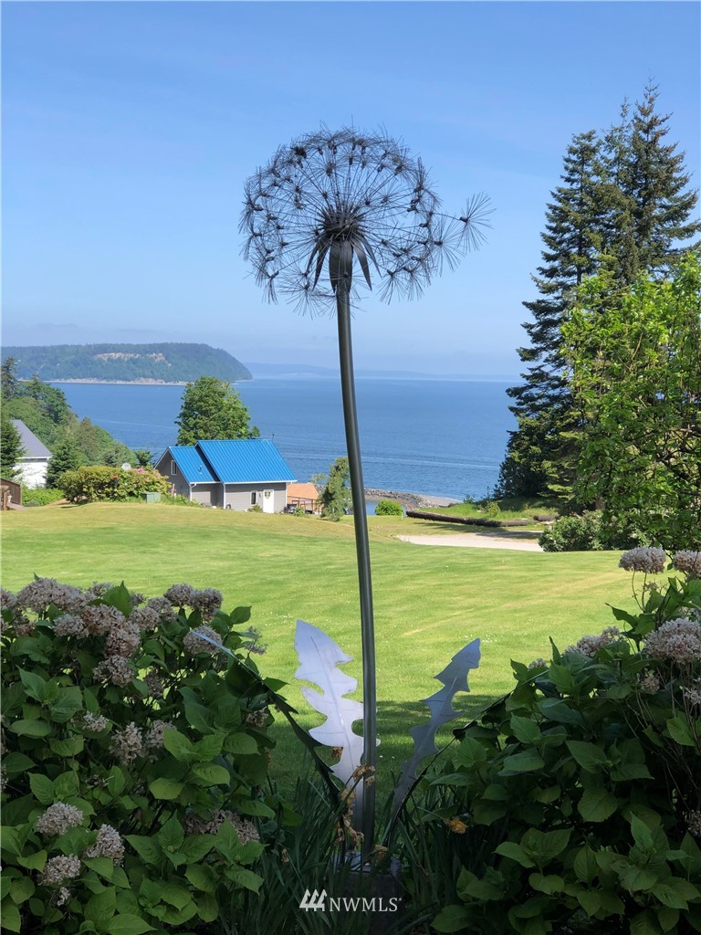29 View Place Everett, WA 98201 - Photo 8 of 12 a view of an ocean and a yard