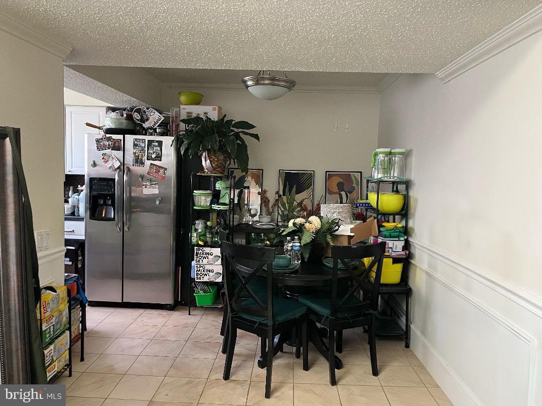 103 Fort Evans Road Southeast, Unit F Leesburg, VA 20175 - Photo 2 of 6 a view of a dining room with furniture and chandelier