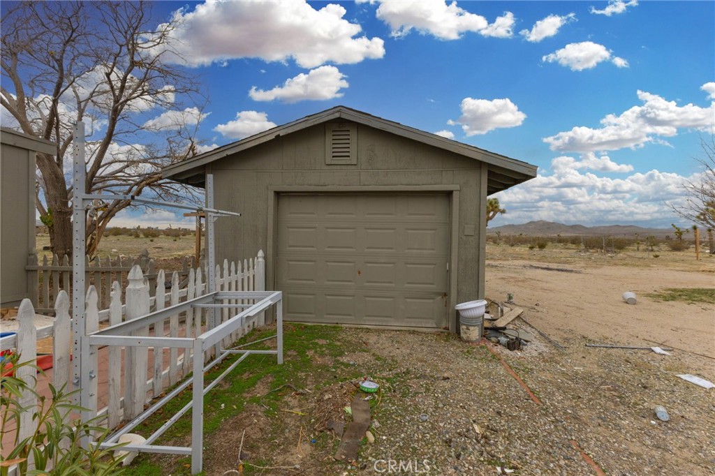 18967 Tawney Road, Unit A/B Adelanto, CA 92301 - Photo 4 of 28