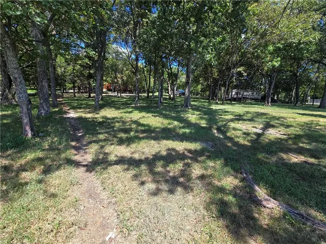 $128,000 | 69 East Sugar Lake Drive, Mound City, KS 66056