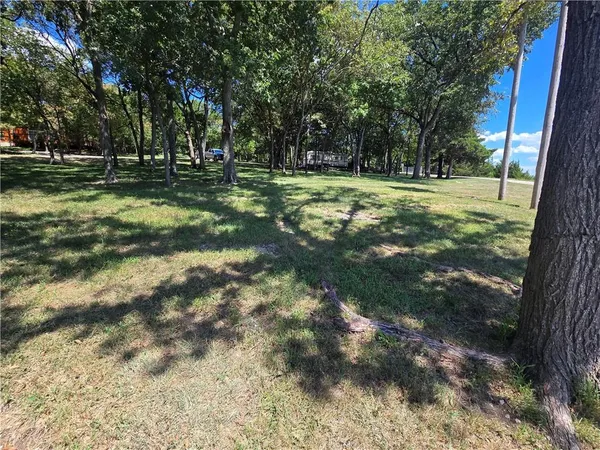 $125,000 | 69 East Sugar Lake Drive, Mound City, KS 66056