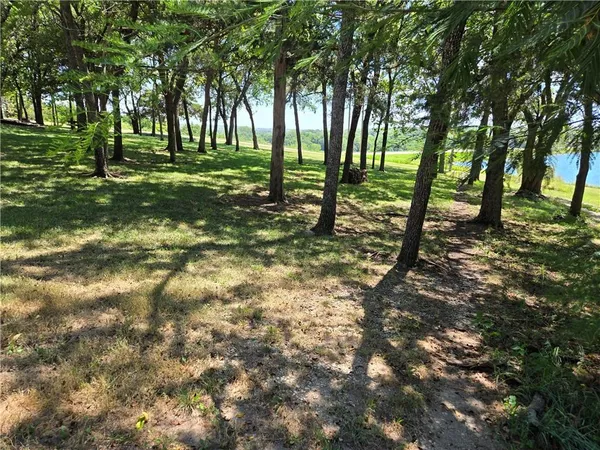 $125,000 | 69 East Sugar Lake Drive, Mound City, KS 66056