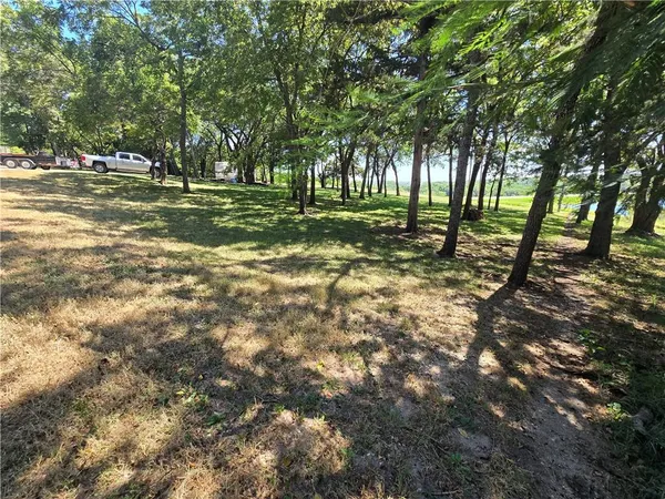 $125,000 | 69 East Sugar Lake Drive, Mound City, KS 66056