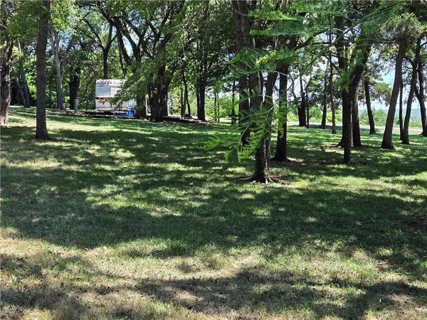 $125,000 | 69 East Sugar Lake Drive, Mound City, KS 66056