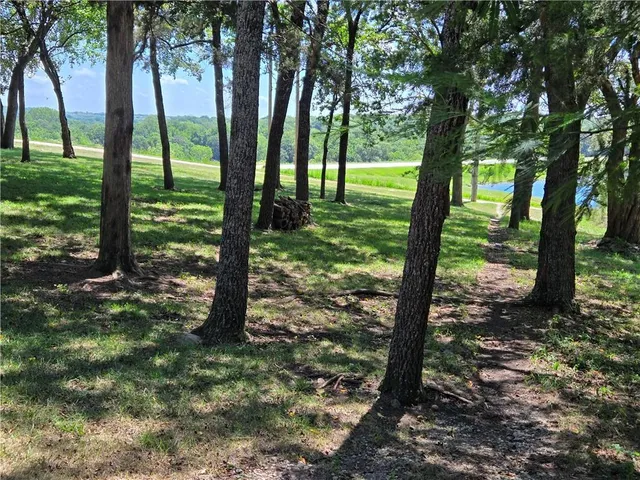 $128,000 | 69 East Sugar Lake Drive, Mound City, KS 66056