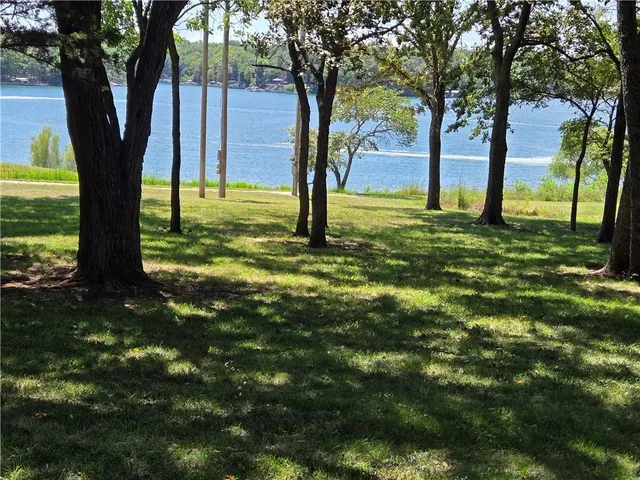 $128,000 | 69 East Sugar Lake Drive, Mound City, KS 66056