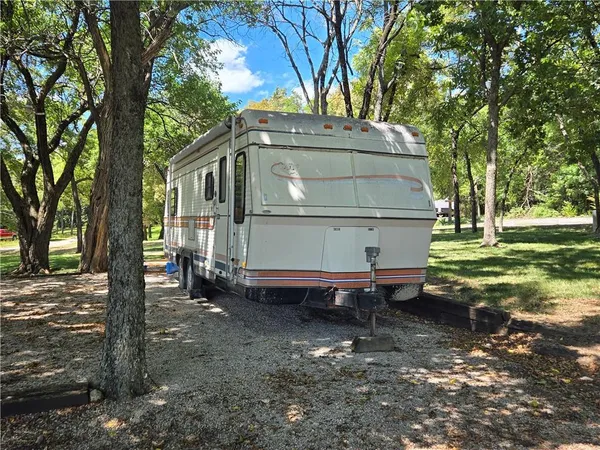 $125,000 | 69 East Sugar Lake Drive, Mound City, KS 66056