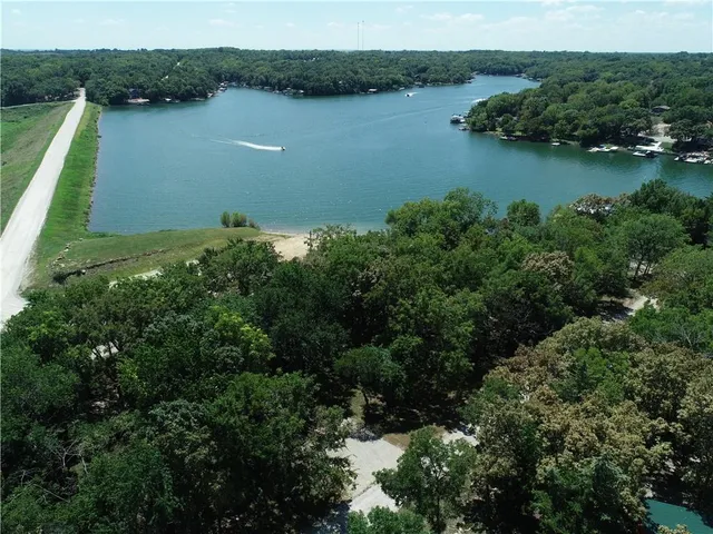 $128,000 | 69 East Sugar Lake Drive, Mound City, KS 66056