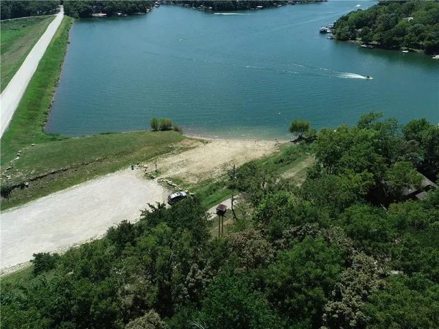 $128,000 | 69 East Sugar Lake Drive, Mound City, KS 66056