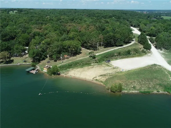 $125,000 | 69 East Sugar Lake Drive, Mound City, KS 66056