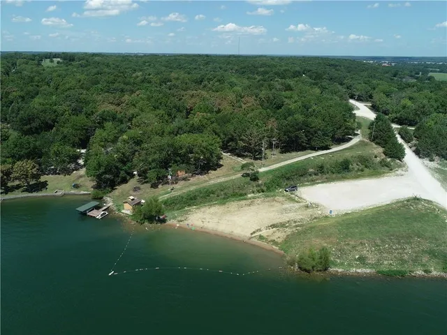 $128,000 | 69 East Sugar Lake Drive, Mound City, KS 66056