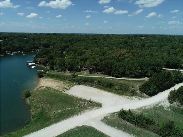 $128,000 | 69 East Sugar Lake Drive, Mound City, KS 66056