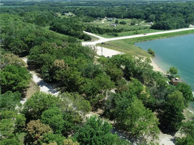 $128,000 | 69 East Sugar Lake Drive, Mound City, KS 66056