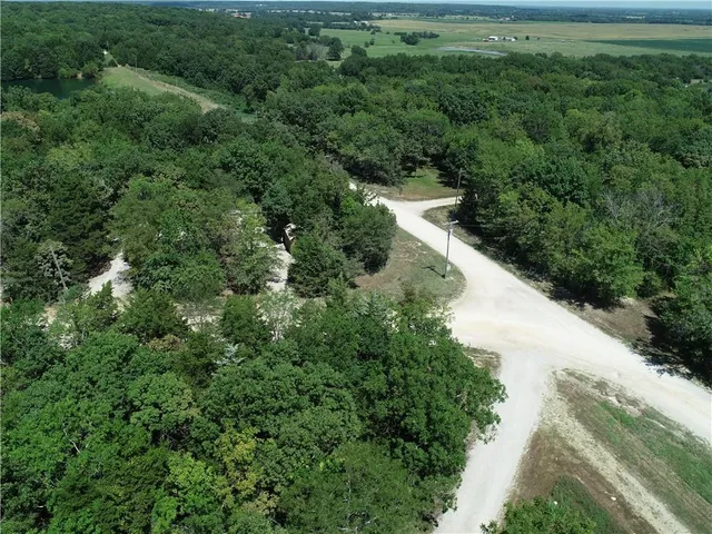 $128,000 | 69 East Sugar Lake Drive, Mound City, KS 66056