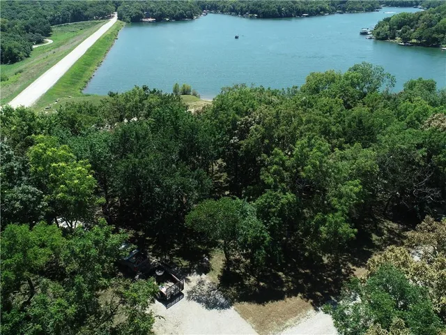 $128,000 | 69 East Sugar Lake Drive, Mound City, KS 66056