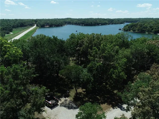 $128,000 | 69 East Sugar Lake Drive, Mound City, KS 66056