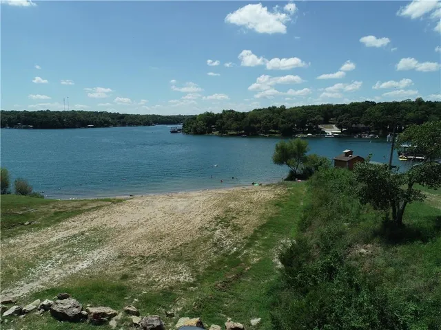 $128,000 | 69 East Sugar Lake Drive, Mound City, KS 66056