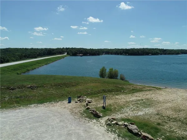 $125,000 | 69 East Sugar Lake Drive, Mound City, KS 66056