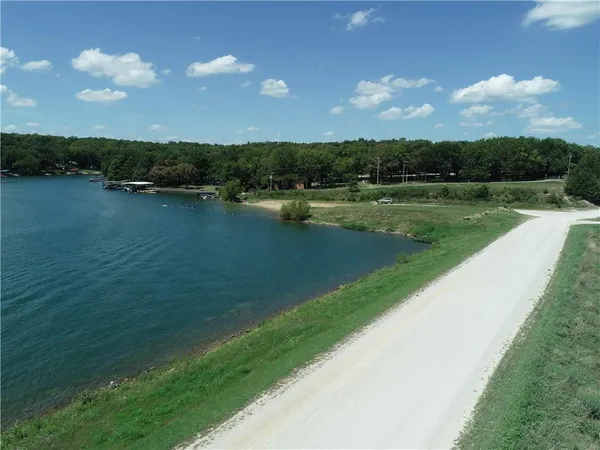 $125,000 | 69 East Sugar Lake Drive, Mound City, KS 66056