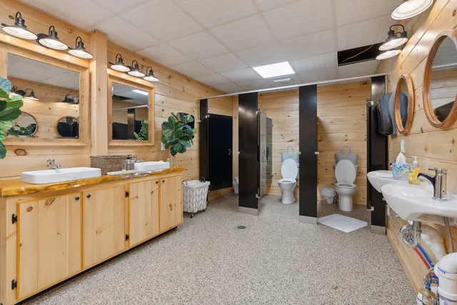 $2,150,000 | 78-98 Hussey Hill Road, Oakland, ME 04963