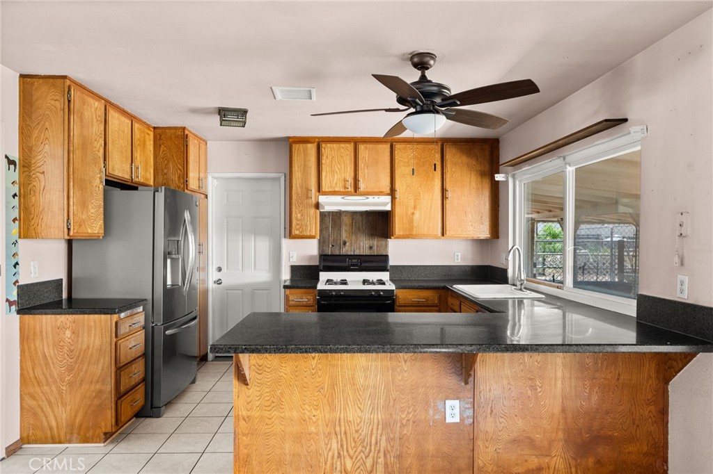 6063 Saguaro Street Riverside, CA 92509 - Photo 9 of 36 Kitchen