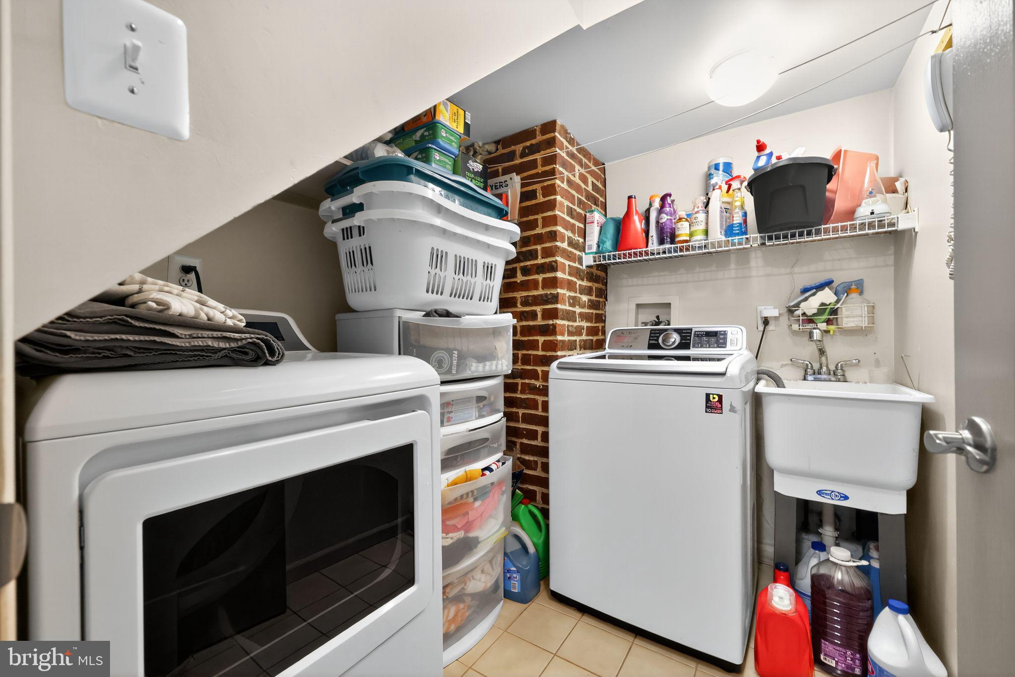 657 Pembroke Road Rydal, PA 19046 - Photo 33 of 36 a utility room with dryer and washer