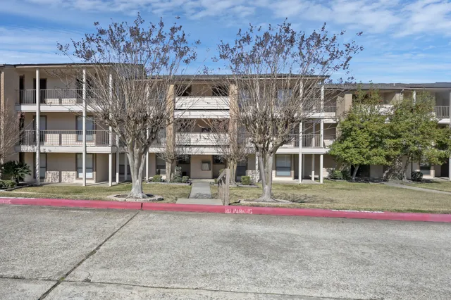 $230,000 | 104 Lakeview Terrace, Unit D, Conroe, TX 77356