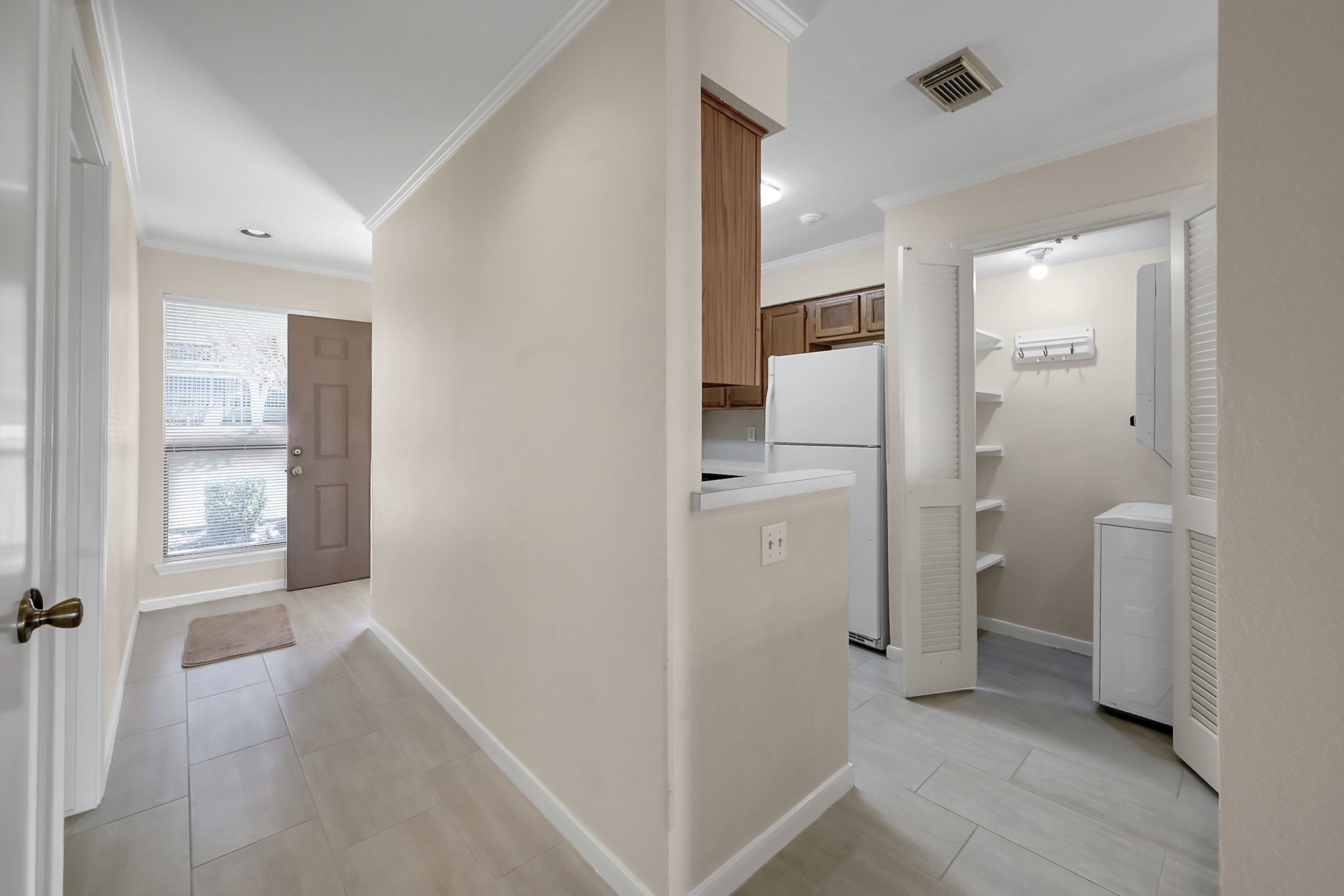 104 Lakeview Terrace, Unit D Conroe, TX 77356 - Photo 6 of 34