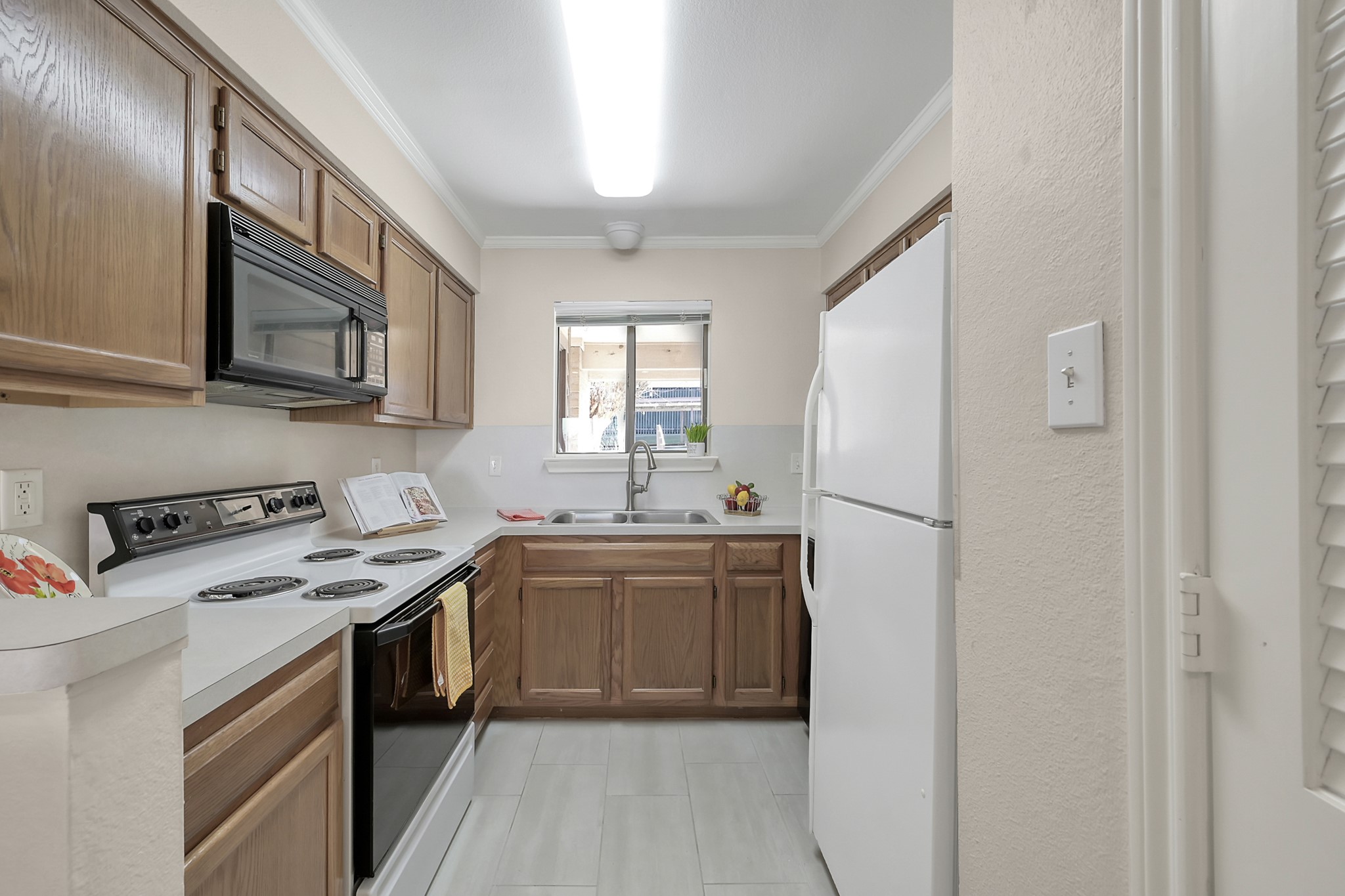 104 Lakeview Terrace, Unit D Conroe, TX 77356 - Photo 7 of 34