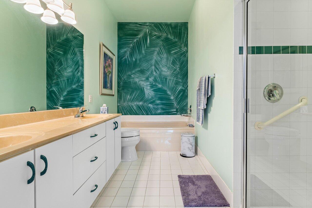 8398 Vía Serena Boca Raton, FL 33433 - Photo 21 of 50 Primary Bathroom