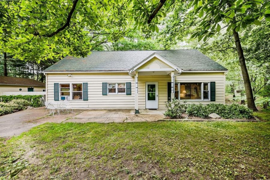3018 West Bundy Road Coloma, MI 49038 - Photo 2 of 11 1