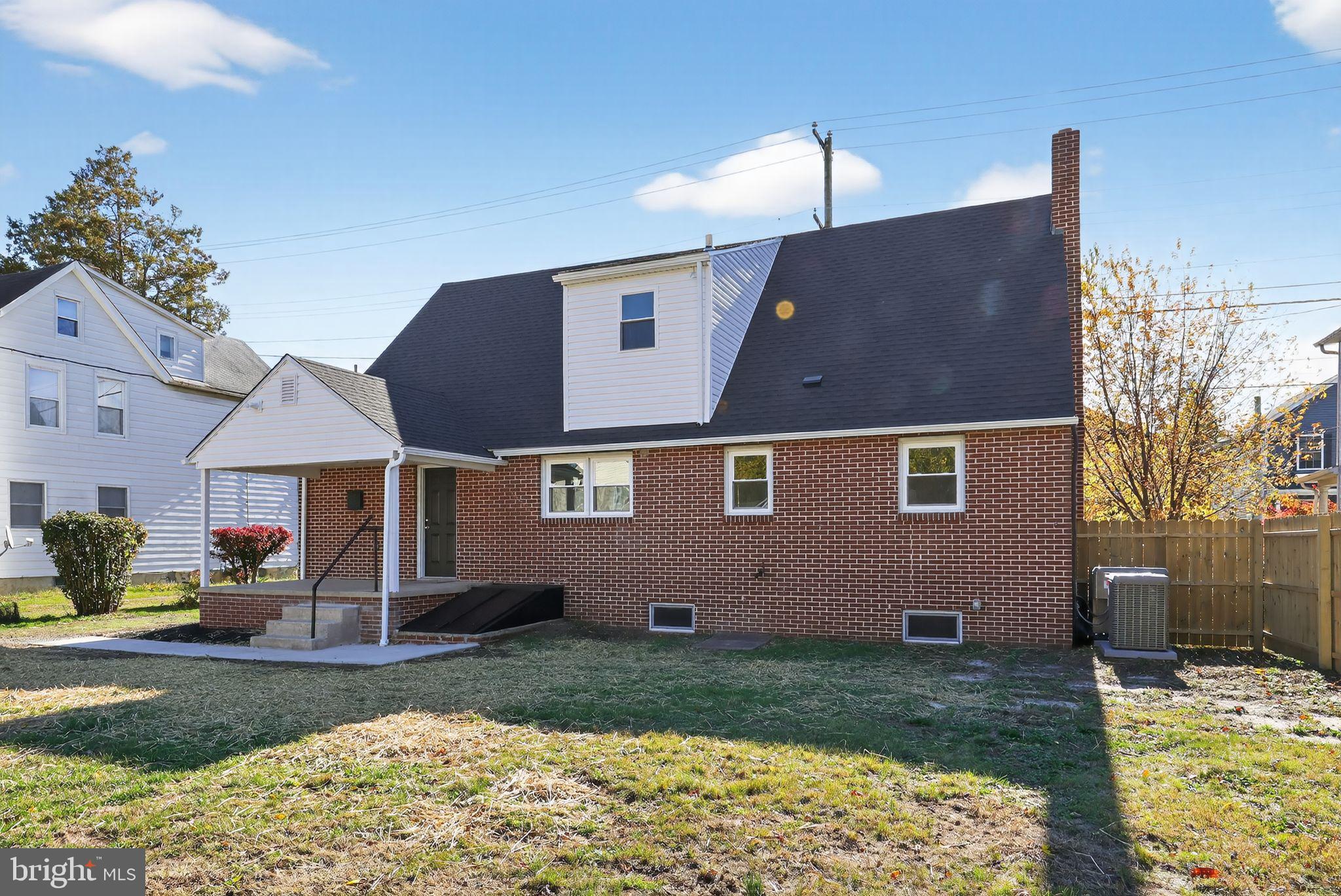 261 West Main Street Elkton, MD 21921 - Photo 14 of 31 a backyard of a house