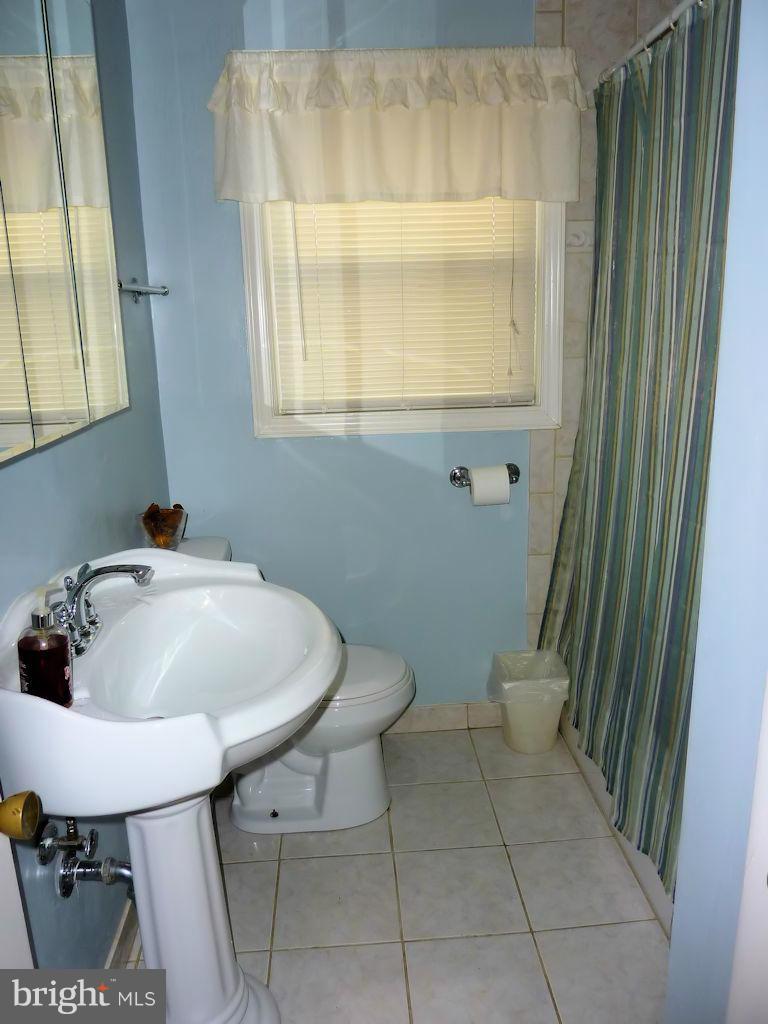 4221 Labyrinth Road Baltimore, MD 21215 - Photo 14 of 20 Bath