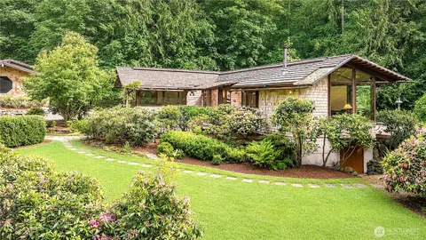 $1,498,000 | 19611 Northeast Redmond Road, Redmond, WA 98053