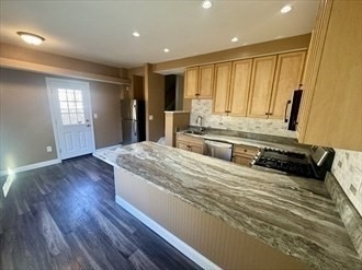 39 Neillian Street, Unit 39 Bedford, MA 01730 - Photo 6 of 29 a spacious bedroom with a bed and wooden floor