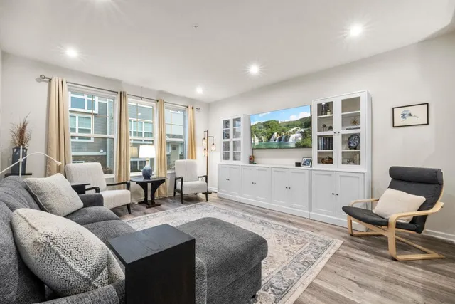 $2,850 | 775 Roselyn Drive, Victoria, MN 55386