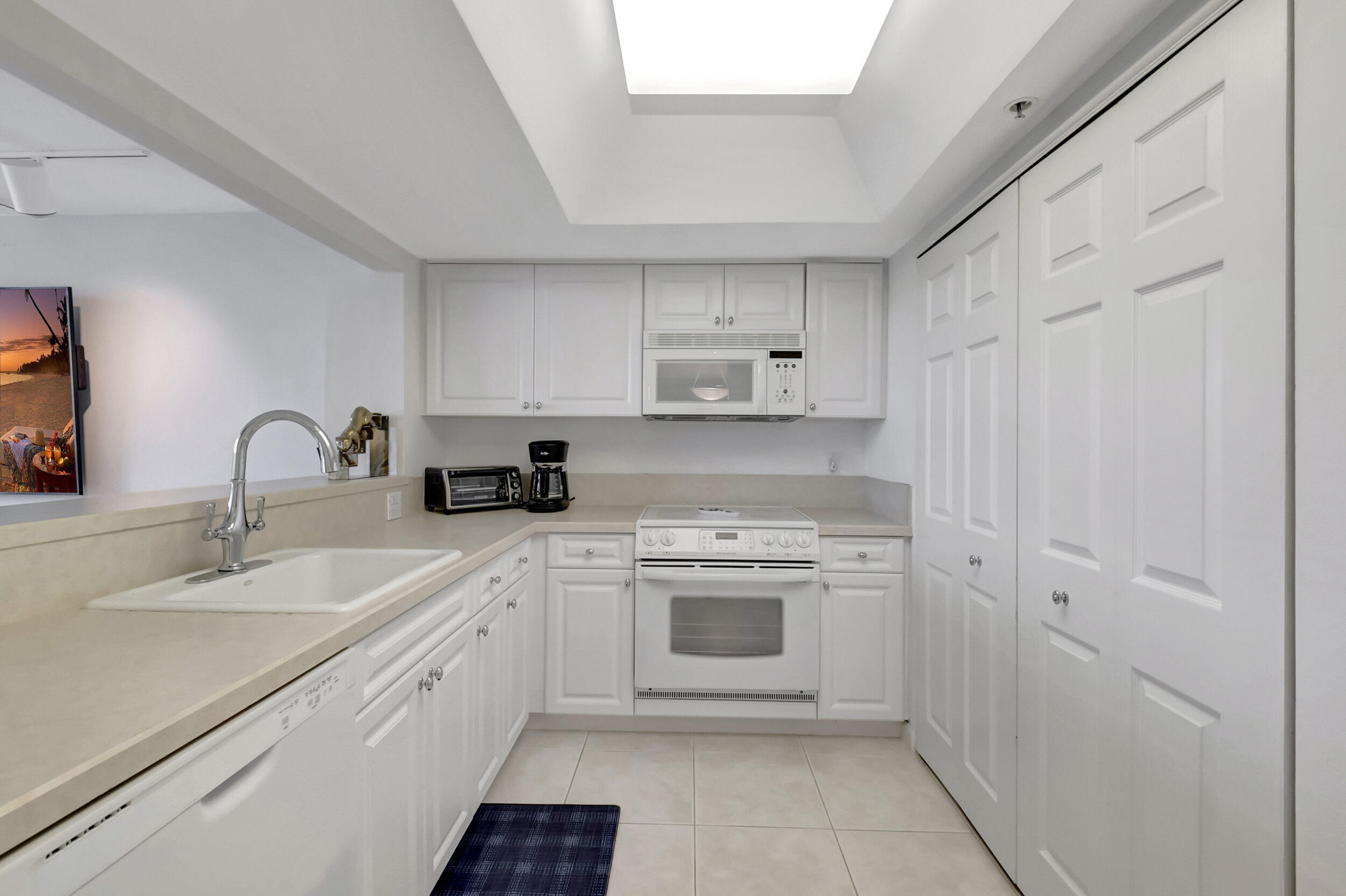 7768 Lakeside Boulevard, Unit 536 Boca Raton, FL 33434 - Photo 3 of 57 DSC_5709