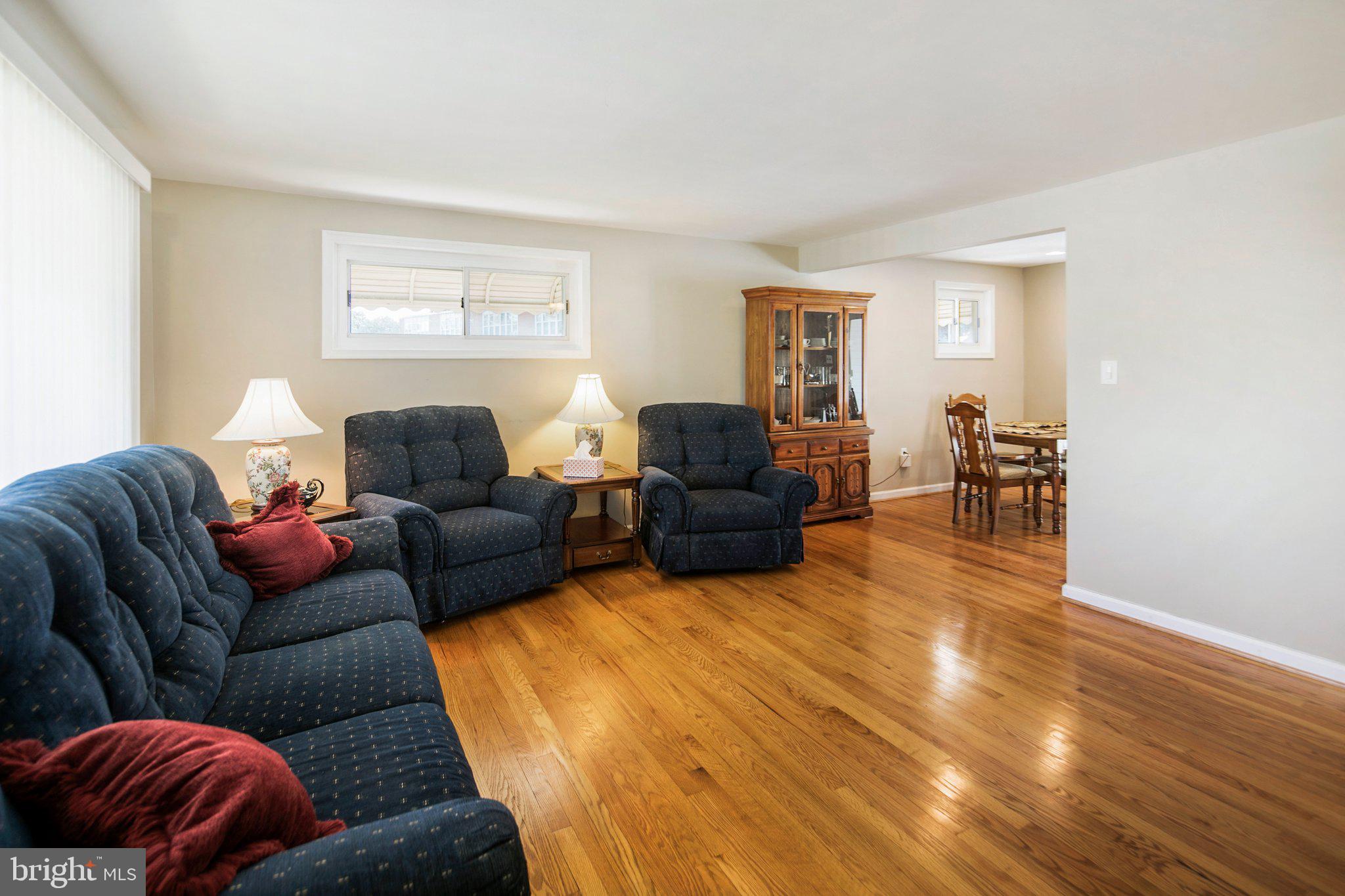 176 Chelsea Road Pasadena, MD 21122 - Photo 4 of 25 Spacious Living Room