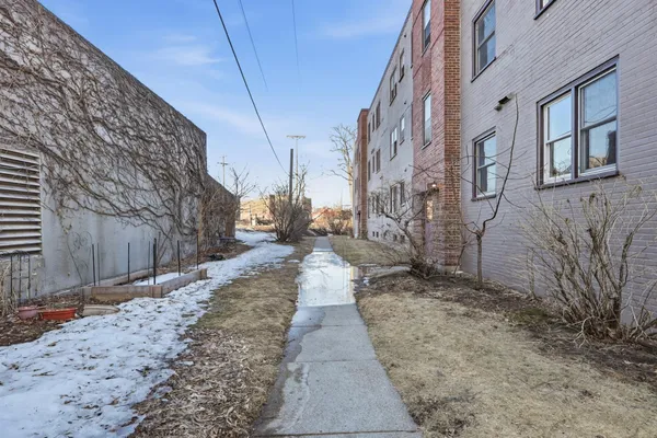 $149,900 | 3136 West Bde Maka Ska Boulevard, Unit 201, Minneapolis, MN 55416